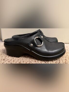 Ariat Shasta Leather Clogs, Black w/ Silver Hardware, 6.5
